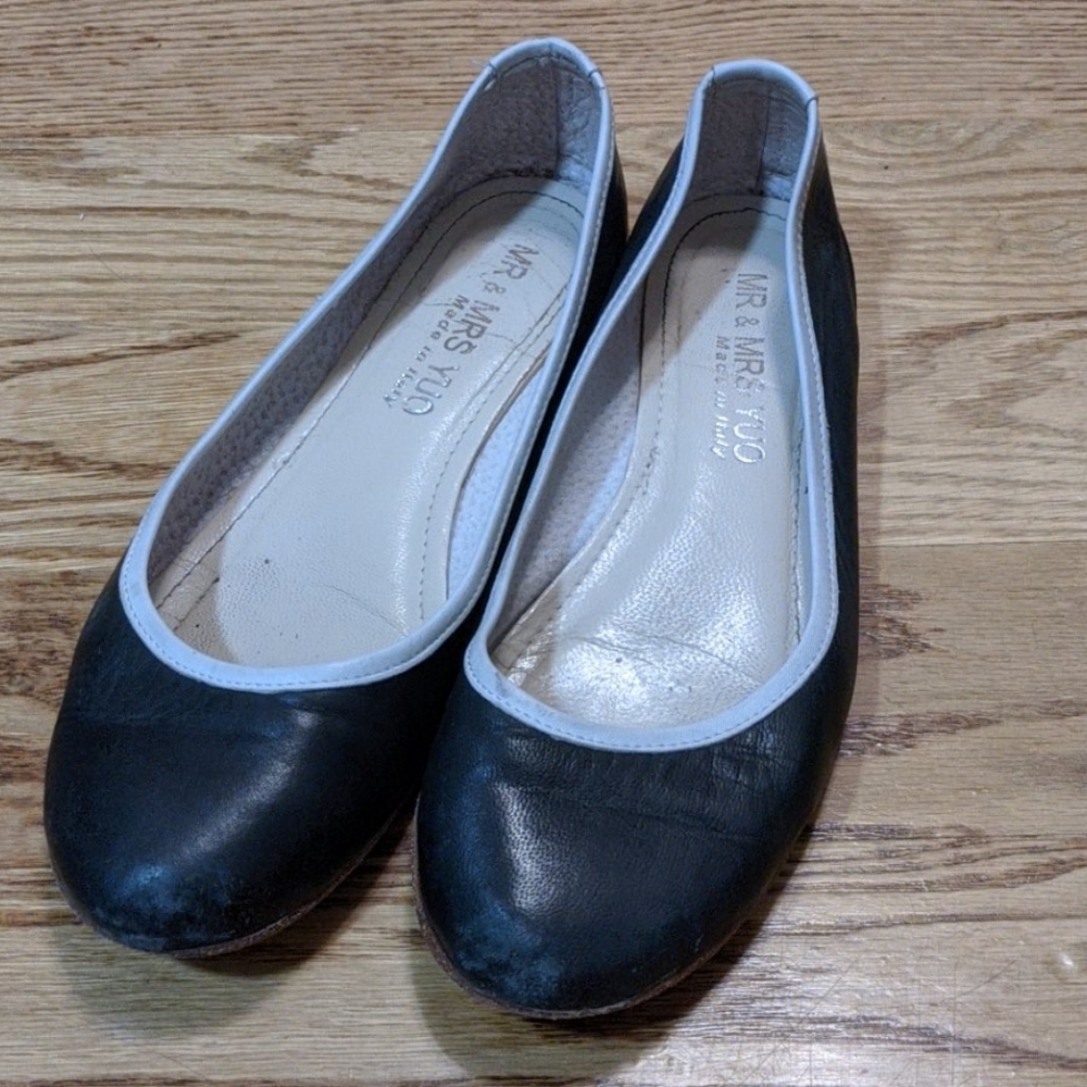 Black and White Flats